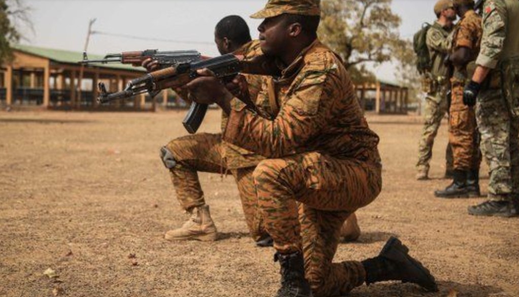 Армията в Буркина Фасо обяви днес че е отстранила от